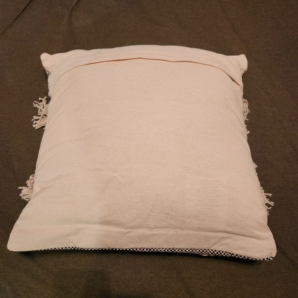 KIRKLANDS Throw Pillow 20 x 20 x 5 Boho Black Natural Chunky Knit Knotted Fringe